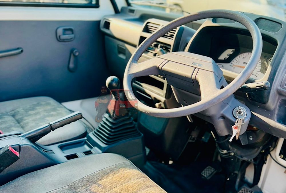 Mitsubishi Mini Cab Truck 1997 photo 2