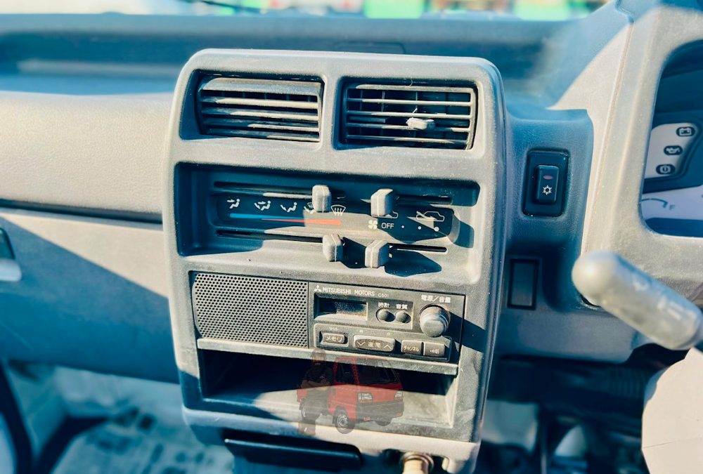 Mitsubishi Mini Cab Truck 1997 photo 4