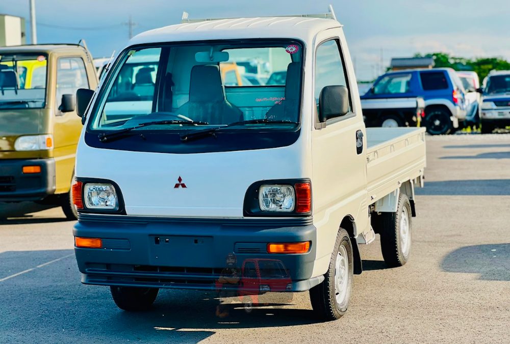 Mitsubishi Mini Cab Truck 1997 photo 11
