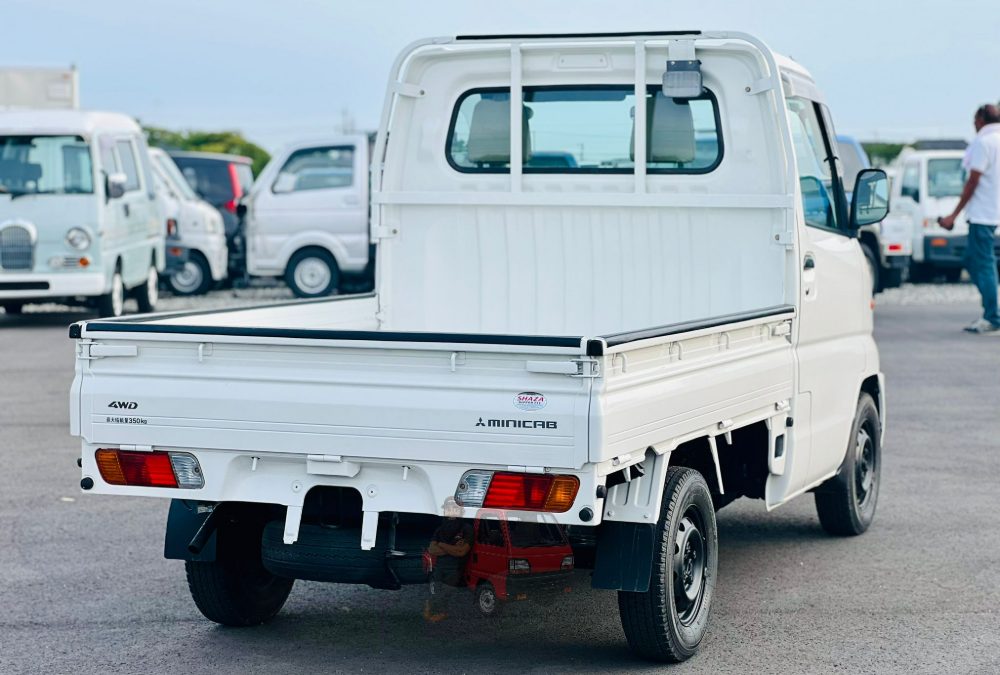 2000 Mitsubishi Minicab Truck 4WD photo 4