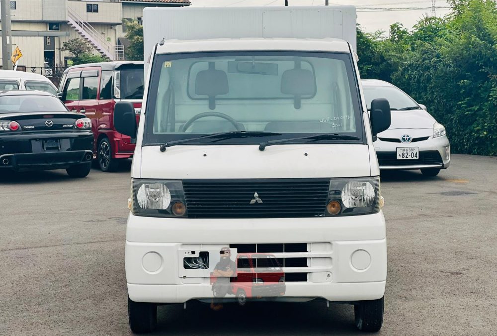 2001 Mitsubishi Minicab Freezer photo 3