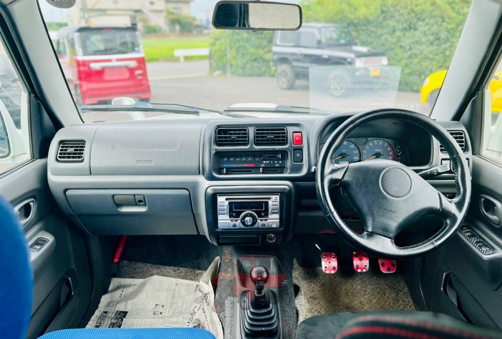 2001 Suzuki Jimny photo 12