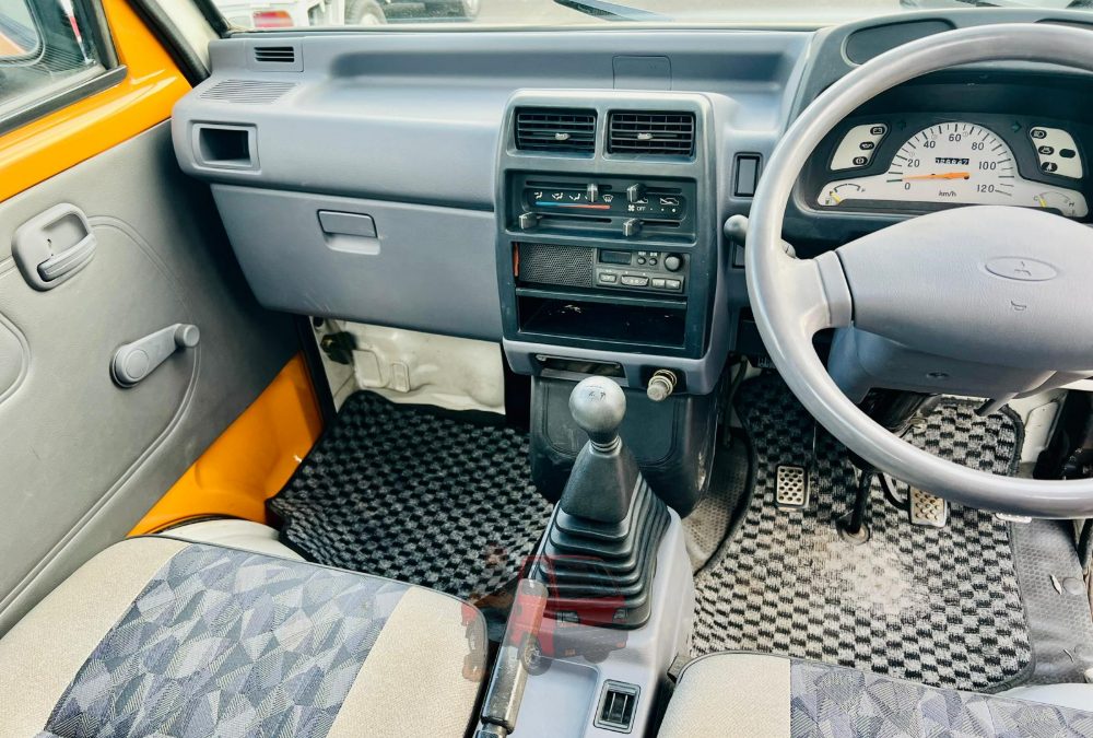 1996 Mitsubishi Minicab Truck photo 10