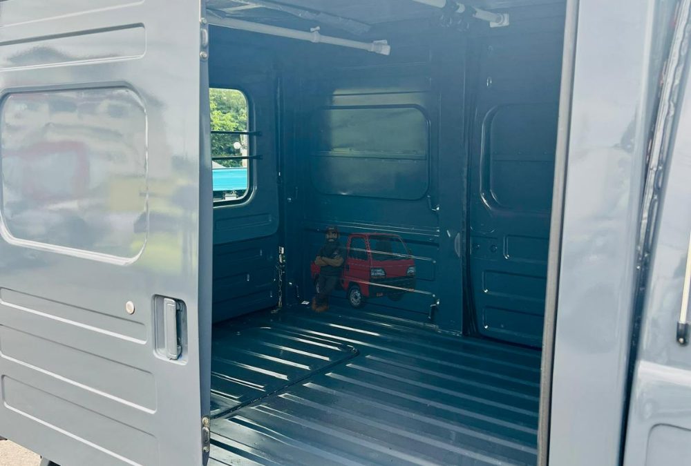 2000 Subaru Sambar Box Truck 4WD photo 11