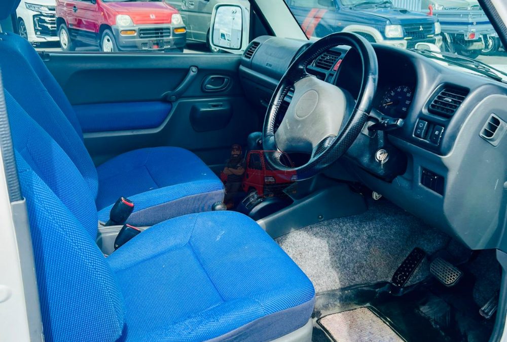 2000 Suzuki Jimny 4WD photo 11