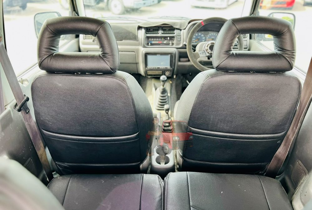 1999 Suzuki Jimny SUV 4WD photo 2