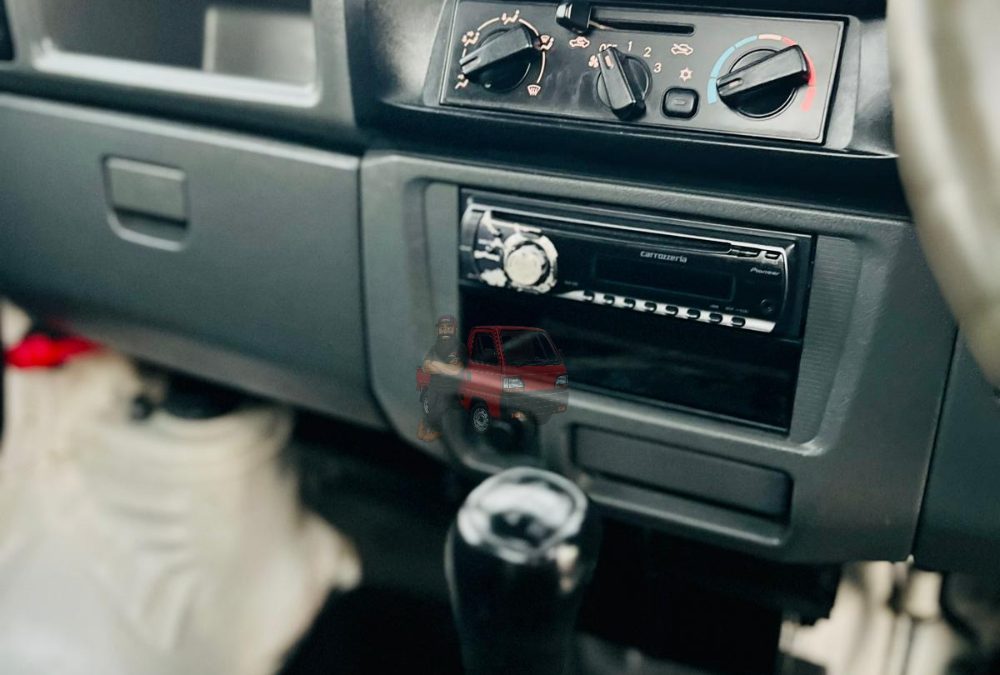 2001 Mitsubishi Minicab Truck 4WD photo 5