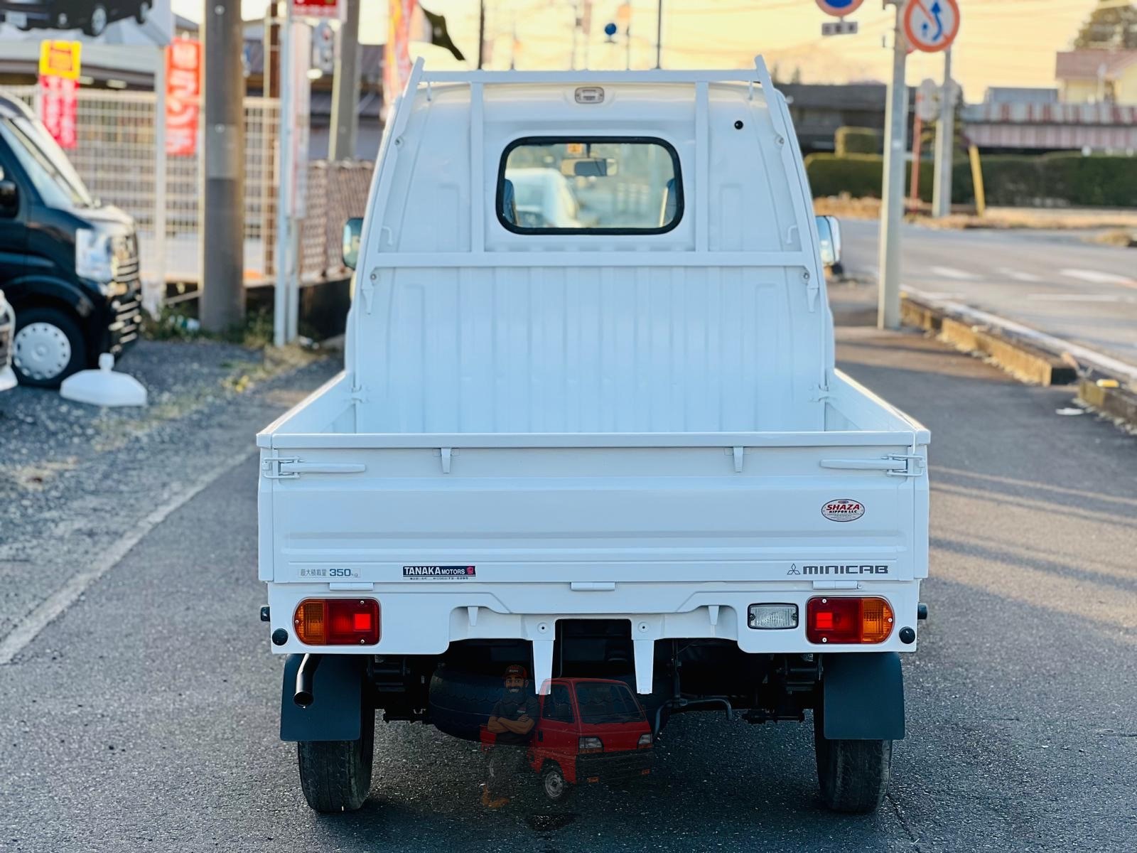 1999 Mitsubishi Minicab photo 2