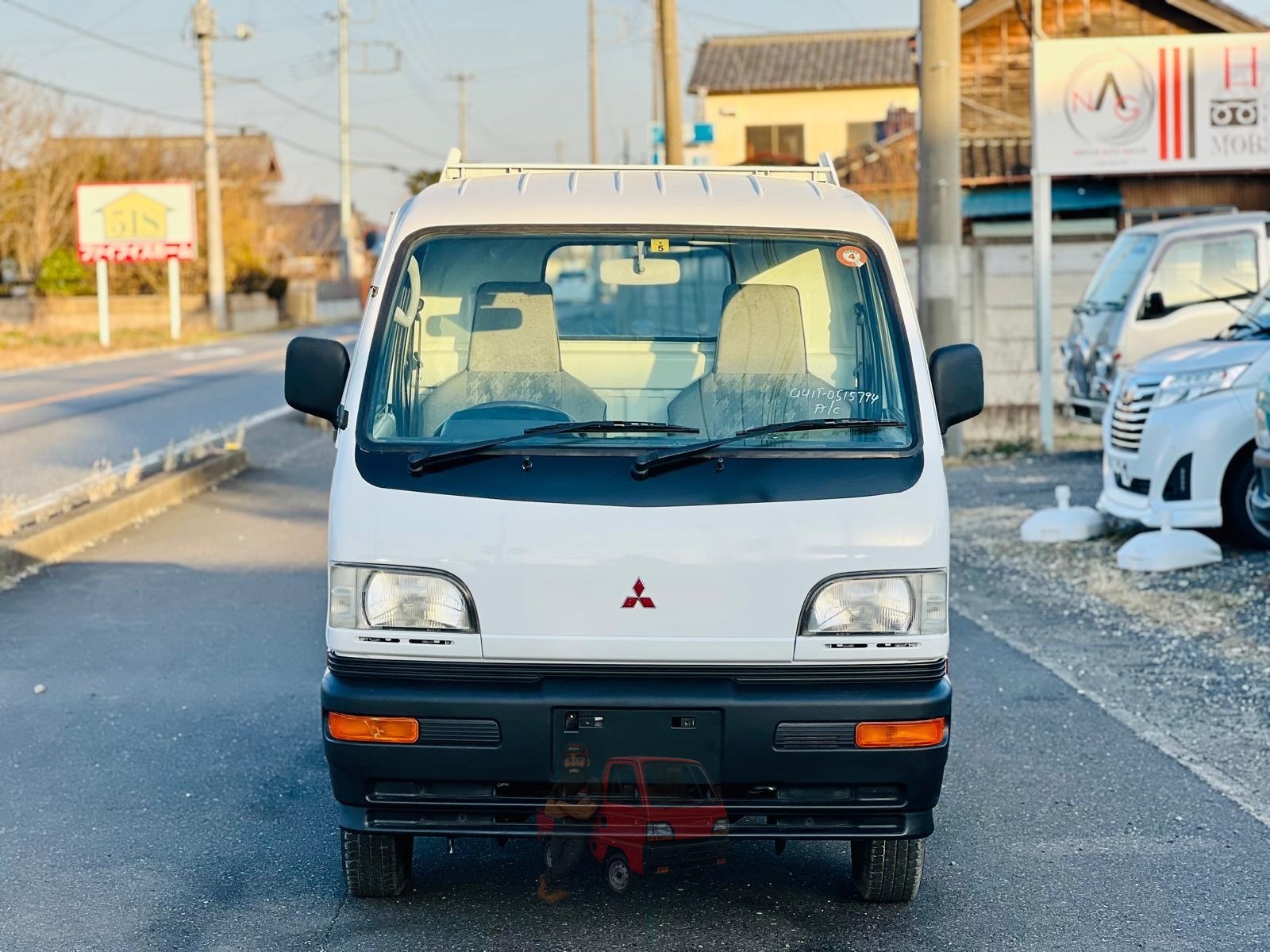 1999 Mitsubishi Minicab photo 3