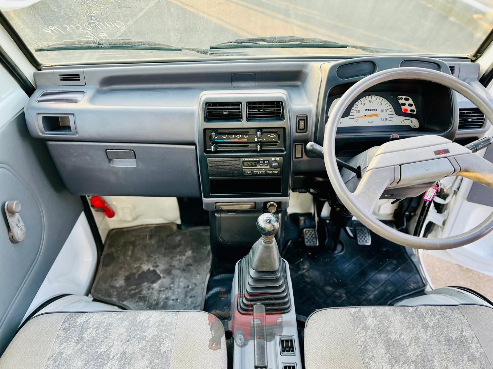 1999 Mitsubishi Minicab photo 10