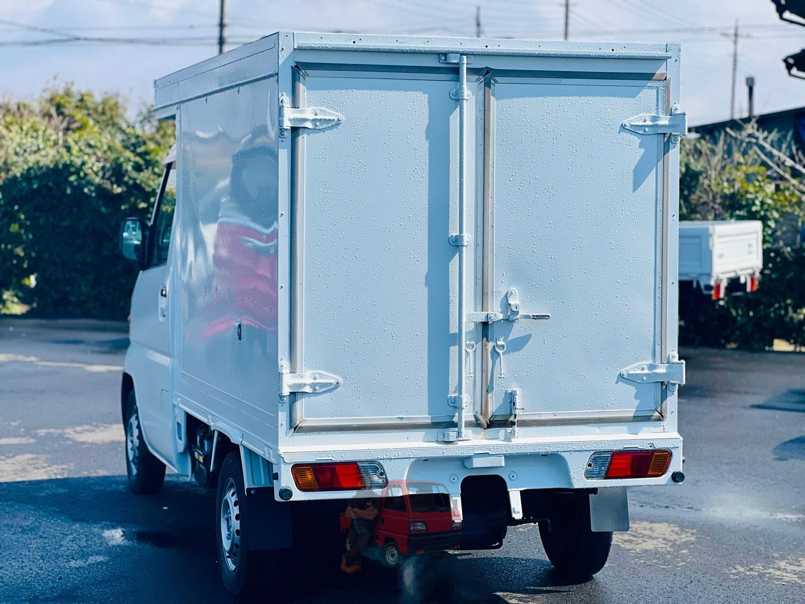 2000 Mitsubishi Minicab photo 3