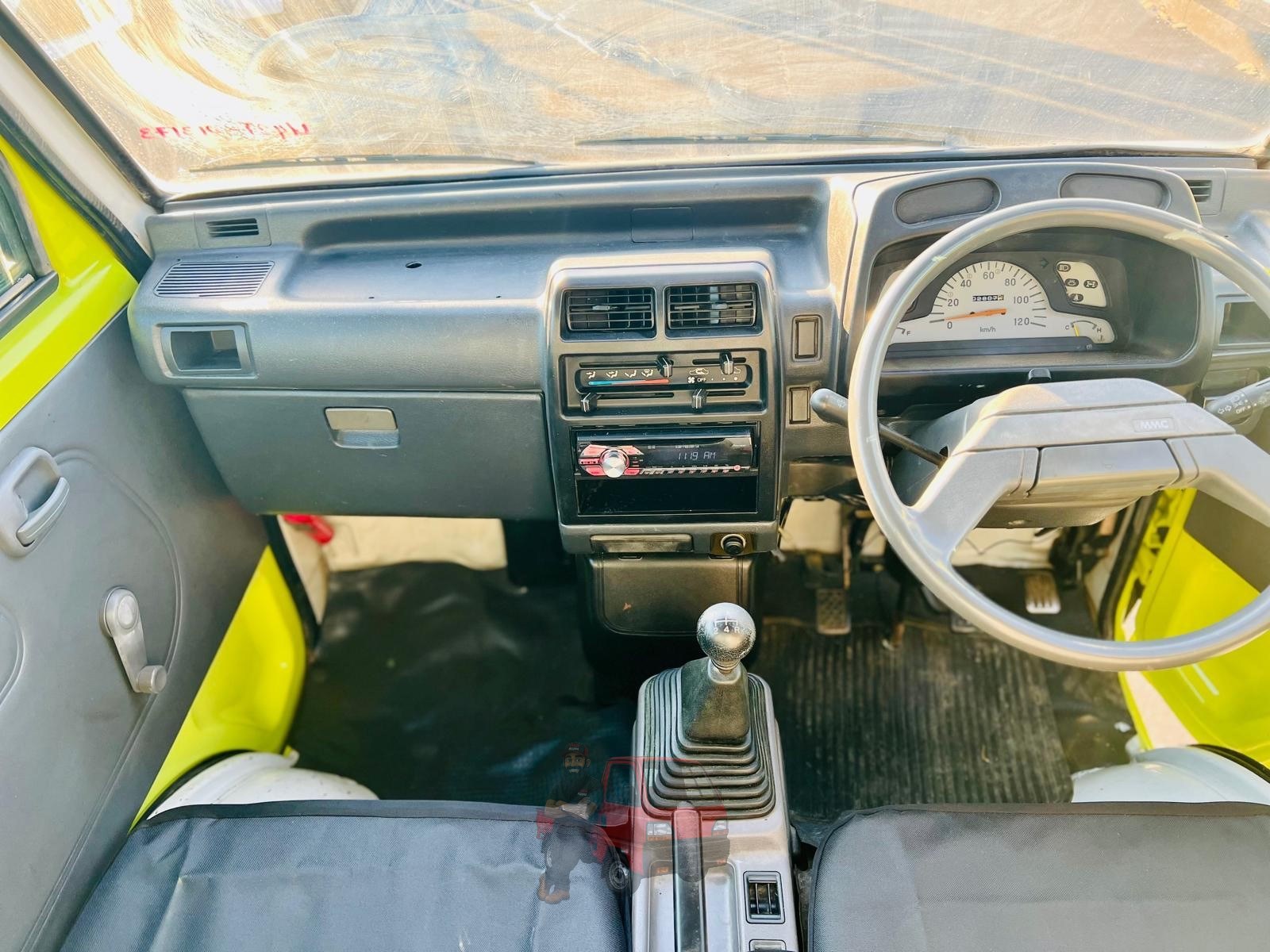 1992 Mitsubishi Dump Truck photo 2
