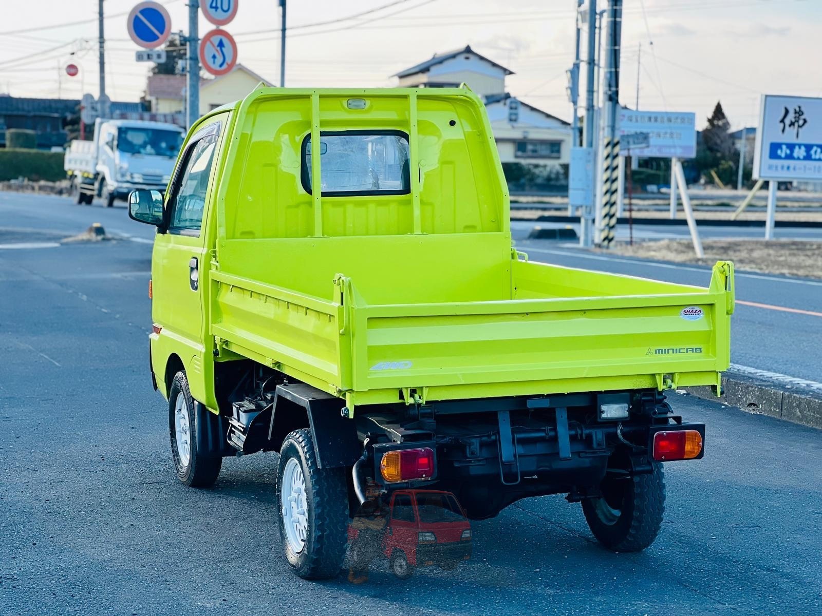 1992 Mitsubishi Dump Truck photo 16
