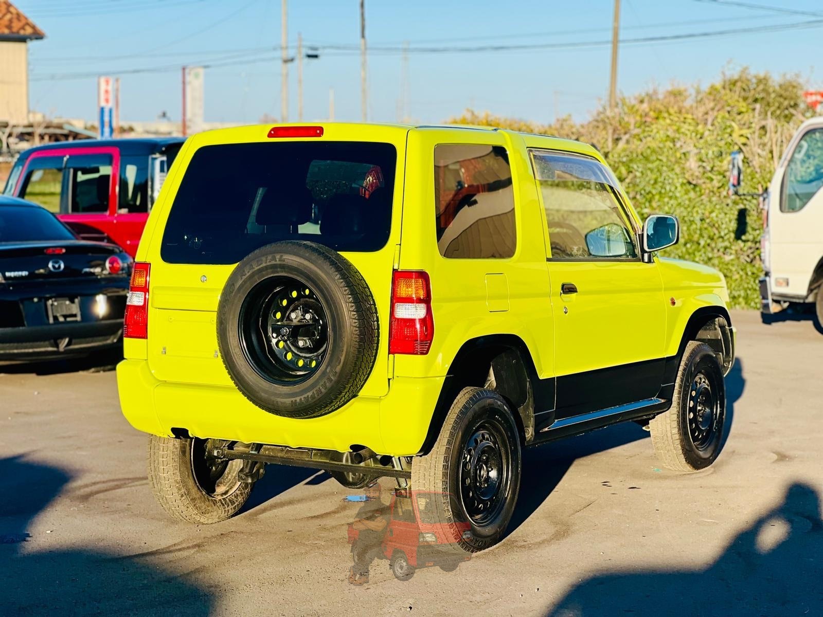 2000 Mitsubishi Pajero photo 3