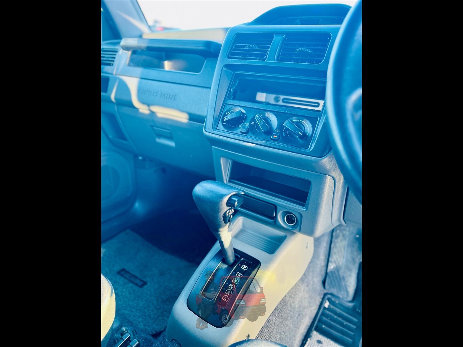 2000 Mitsubishi Pajero photo 4