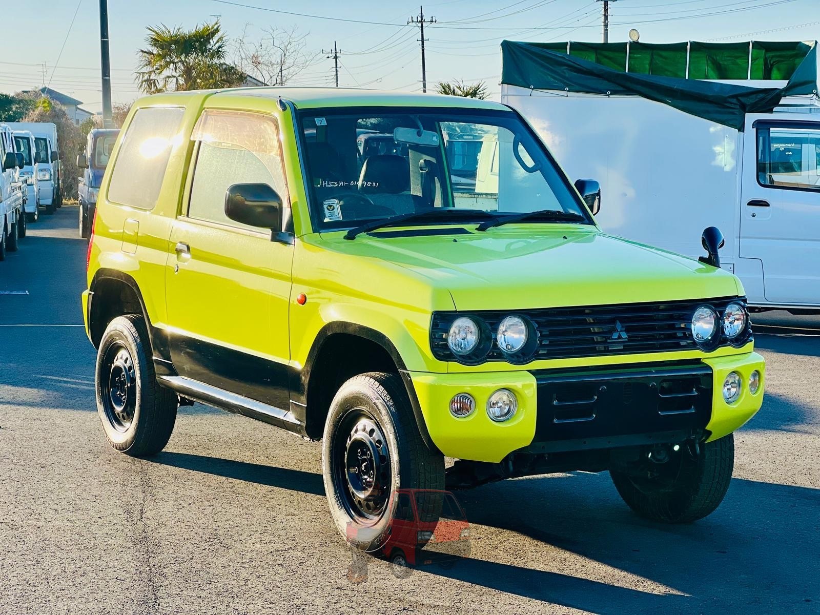 2000 Mitsubishi Pajero photo 9