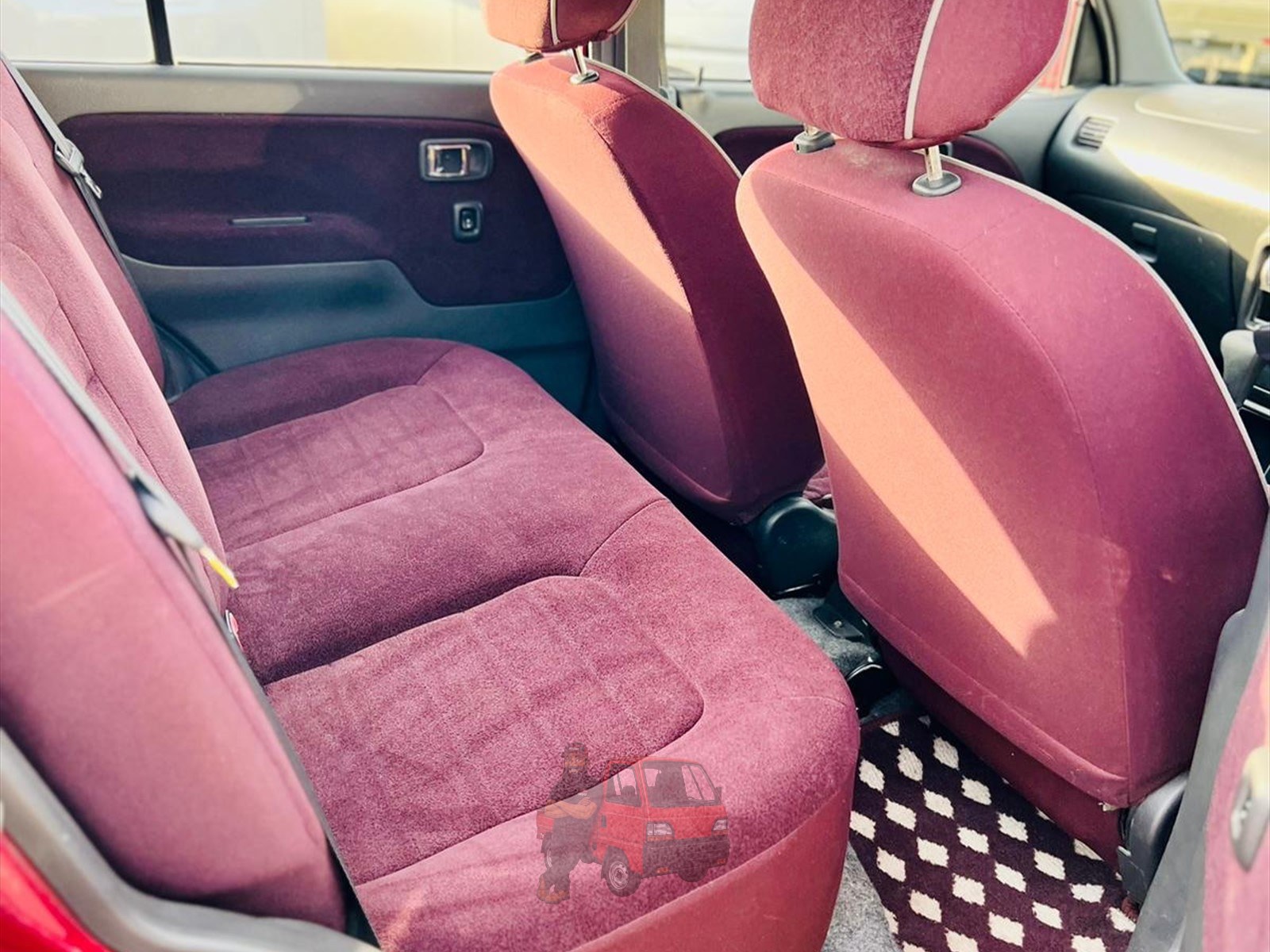 1999 Daihatsu Mira photo 4