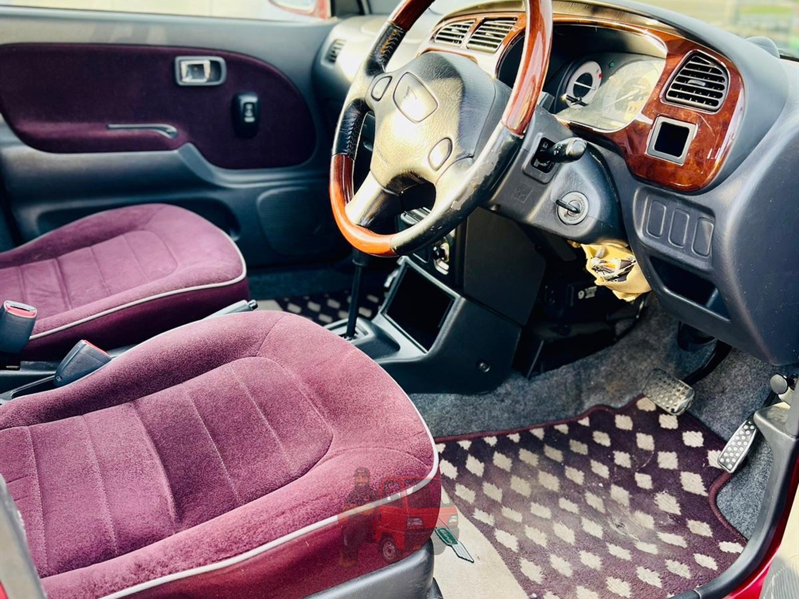 1999 Daihatsu Mira photo 9